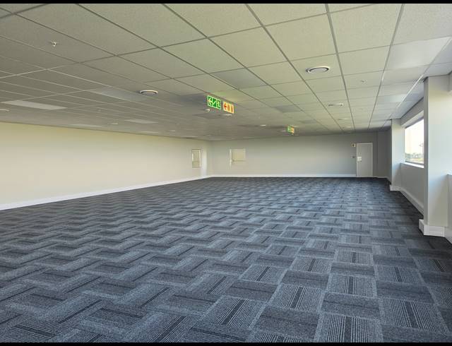 4,630M² WAREHOUSE TO LET IN AIRPORT PARK
